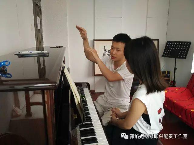 郭焰妮钢琴即兴配奏工作室2018年暑假钢琴即兴配奏（弹唱）集训招生快讯